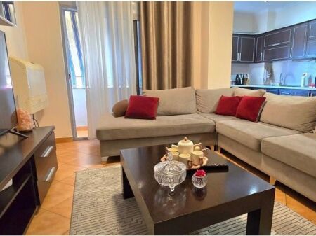 Shitet Apartament 2+1+2 me dy ballkone ne Rrugen JORDAN MISJA