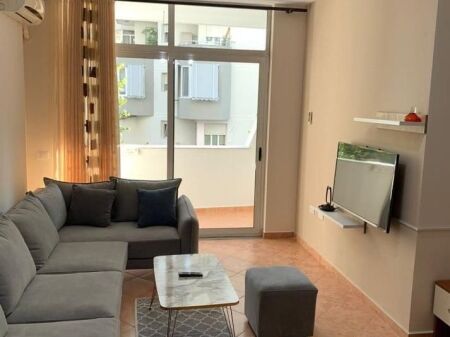 Apartament Me Qera 2+1 Tek Komuna e Parisit ( ID B2201739) Tirane