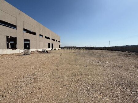 MAGAZZINO 10 000m2 IN AFFITTO VICINO AL NUOVO PORTO