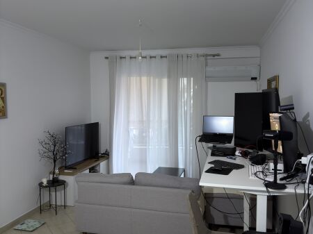 Jepet me qera apartament 1+1, 75 meter katror, ne fillim te rruges se Teleferikut(te Big Market)