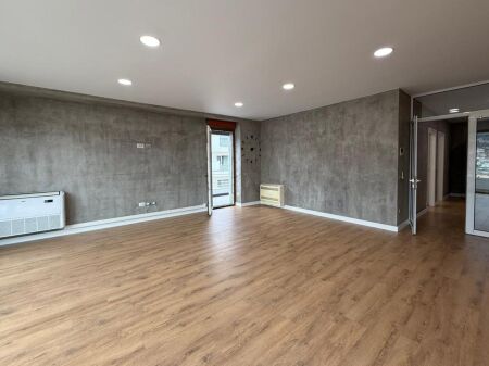 Ufficio in affitto a Delijorgji – 200 m²