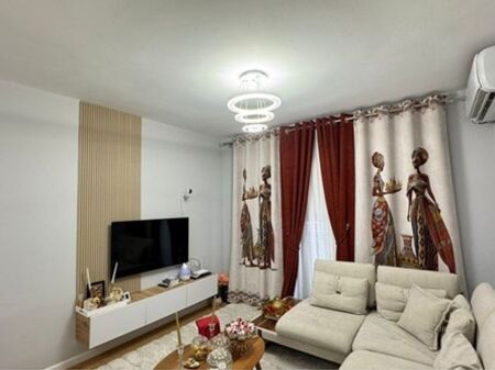 Shitet apartament 2+1+2+Post Parkimi ne Astir, prane Vila L.