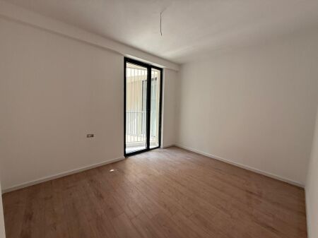  Ufficio in Affitto – Golden Tower, Mine Peza