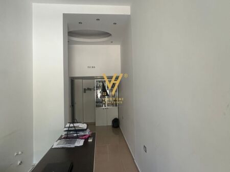 UFFICIO 21 M2 IN AFFITTO IN VIA ISLAM ALLA 45.000 LEKE