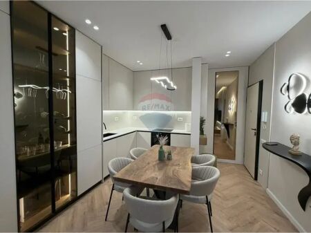 *Jepet me qira apartament 2+1 +2-Tirana Garden Building, Rruga e Kavajes*