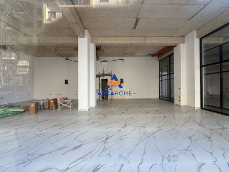 LOCALE COMMERCIALE DI 125M2 IN AFFITTO "EX PARCO" 150.000 LEKE