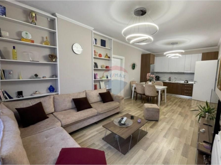 Apartament per shitje 2+1 tek Farmacia 10