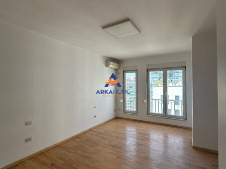 APPARTAMENTO IN AFFITTO PER UFFICI 125M2 "KOMPLEKSI KONTAKT, ISH PARKU" 650 EURO