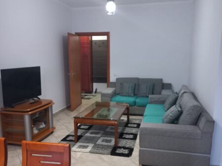 Jepet me qera Apartamenti 1+1 , Tirane e Re prane Kopeshtit 45 rruga  Irfan Tomoni  480 mije leke