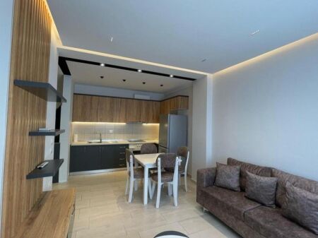 Shitet , Apartament 1+1, Misto Mame.