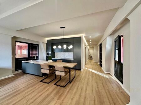 Apartament 2+1+2, Ndërtesa Tirana Garden