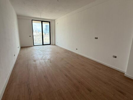  Ufficio in Affitto – Golden Tower, Mine Peza