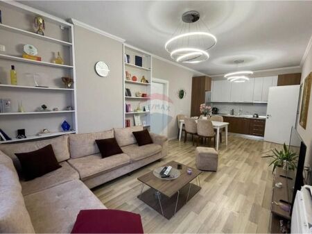 Apartament - Për Shitje - Farmacia 10, Tiranë