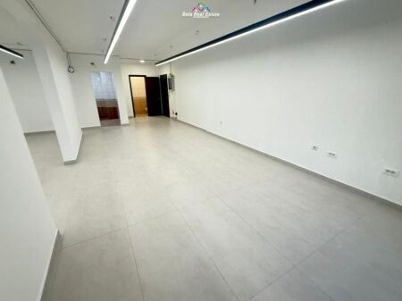 Negozio in affitto in Via Dritan Hoxha (ID BD21826) Tirana