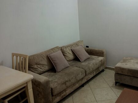 APARTAMENT 28000LEKE.RRUGA 5 MAJI.PRANE ODA BAR