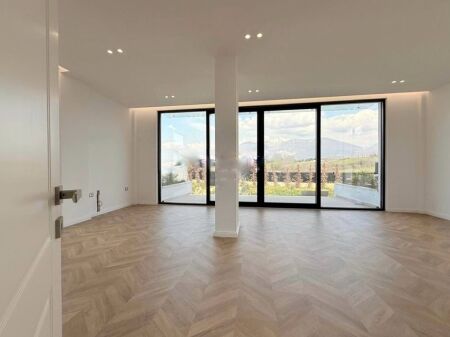 Vile luksoze me pishinë në Mjull Bathore për shitje, pranë Qendrës Tregtare TEG 980,000 €