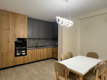 Apartament 2+1+2+Parkim tek Liqeni i Thate