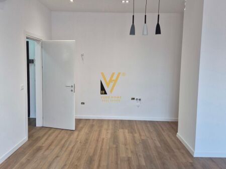 UFFICIO DI 65 M2 IN AFFITTO PRESSO L'EX PIAZZALE AQUILA 65.000 LEKE