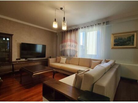 Apartament 3+1+2 me qera Blloku