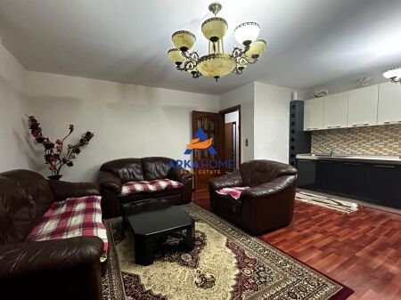 JEPET APARTAMENT ME QERA 2+1+BALLKON "RRUGA FORTUZI, QENDER" 700 EURO