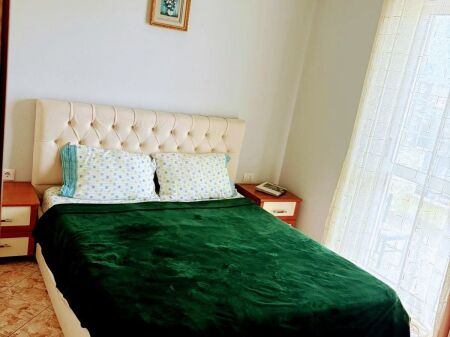  Jepet me Qira Apartament 1+1 pranë Bllokut të Ambasadave