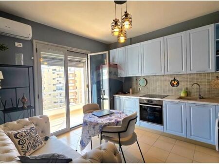  Apartament 1+1 për Shitje – Lungomare, Vlorë