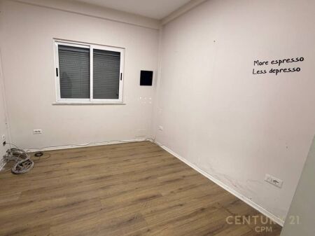 LOCALE COMMERCIALE IN AFFITTO IN PIAZZA WILLSON 180M2