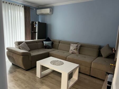 Jepet me qera apartamenti 1+1 , Rruga Mine Peza, prane bar Oslo