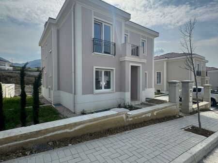  Villa su 3 Piani in Vendita – Collina Verde, vicino a TEG