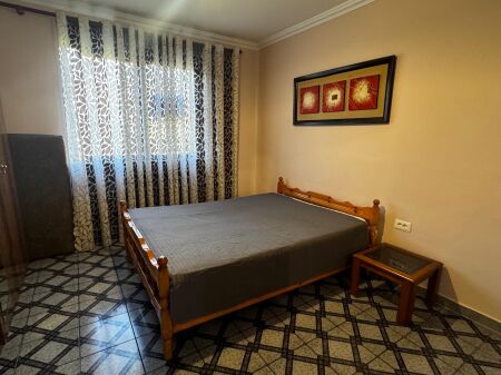 Apartament 1+1 per qira tek pallati me Shigjeta !