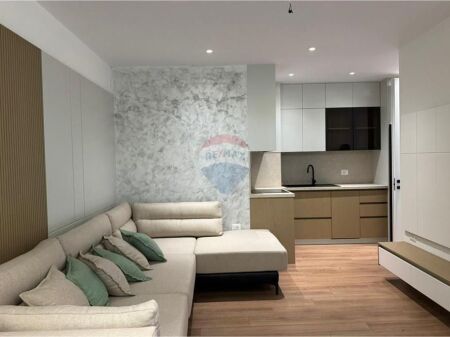 APARTAMENT 2+1 PER QIRA TEK DONIKA CENTER!