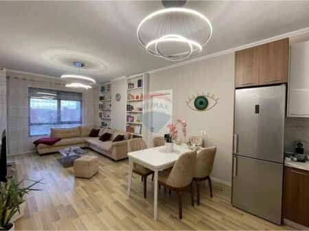 Apartament - Për Shitje - Farmacia 10, Tiranë