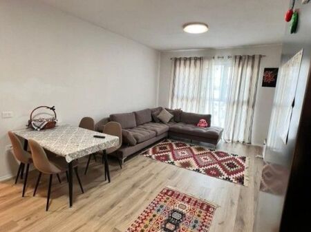 Shitet apartament 2+1+Post Parkimi ne Astir!