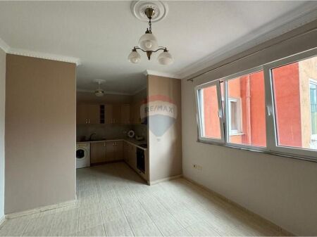 Apartament 2+1 me qira Komuna e Parisit