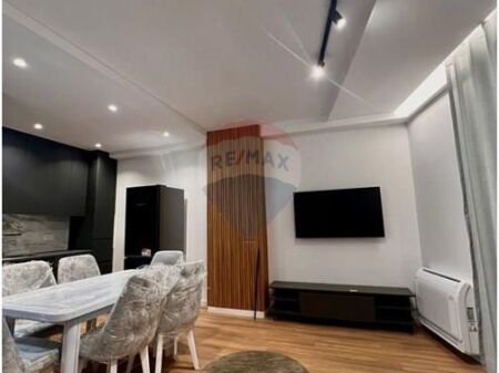 Apartament 3+1+2 me qera Pazari Ri