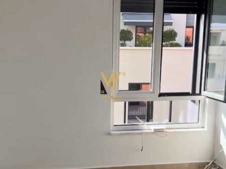 UFFICIO DI 105 M2 IN AFFITTO A MYSLYM SHYRI 1.100 EURO