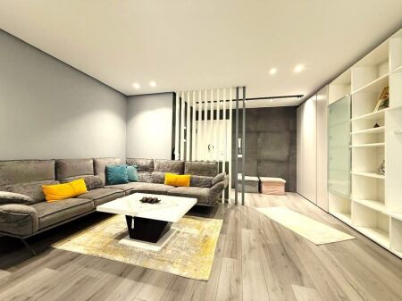 EKSKLUZIVE PERBALLE ME DELIJORGJIN, BUZE LANES  SHESIM: Super Apartament. 2+1+2