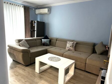  Jepet me Qera Super Apartament 1+1 ne Qender tek Mine Peza, ne Rrugen e Durresit