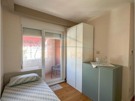 Shitet Apartament 3+1+2 Kompleksi "Kontakt", 21 Dhjetori