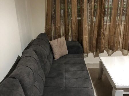 Jepet me qera apartamenti 1+1 , Zona Selvia , prane Kompleksi Halili