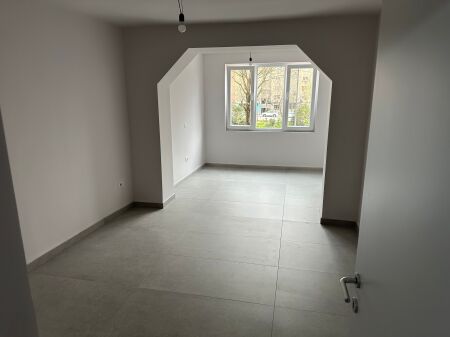 Appartamento 4+1 per ufficio in affitto a Brryl