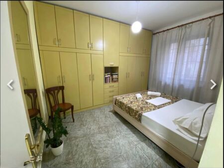 Jepet me qera apartament 2+1 tek Stadiumi Dinamo