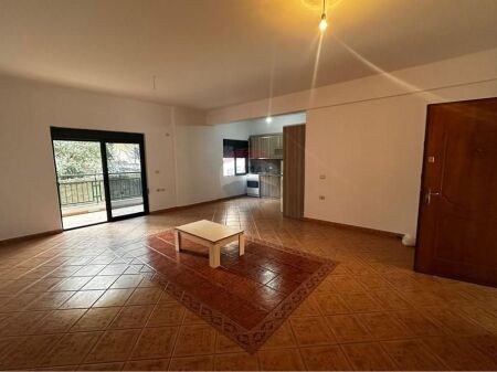  Apartament 2+1+2 për Shitje – Vlorë