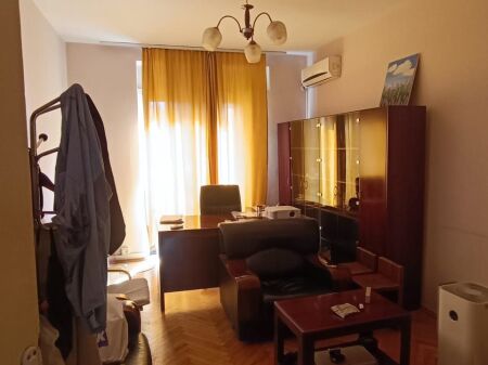 UFFICIO IN AFFITTO  VIA ELBASAN 100 M2 70.000 LEKE