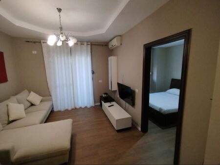 Jepet me qera Apartamenti 1+1 , Yzberisht rruga Besim Alla 450 mije leke