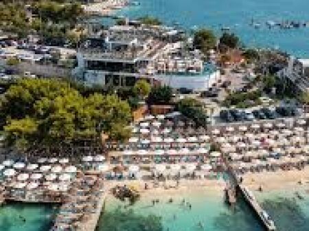 Two-story building for sale in Ksamil, with sea view!
