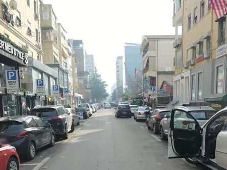 NEGOZIO A BLLOK IN AFFITTO
