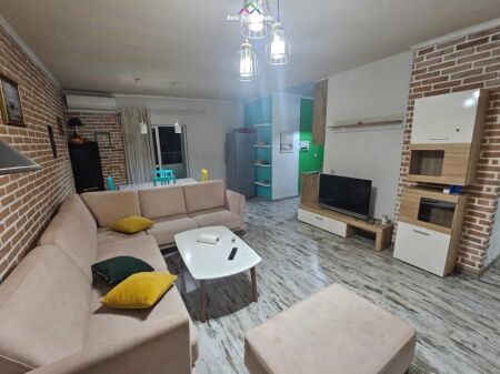 Apartament Me Qera 2+1 tek Komuna e Parisit (ID B2201493) Tirane