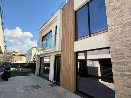 Modern Villa for Sale – Sauk, behind the Animal Hospital