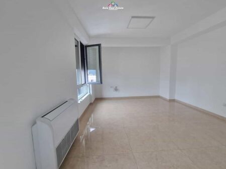 Ufficio in Affitto 3+1 a Myslym Shyr (ID BZ2867) Tirana